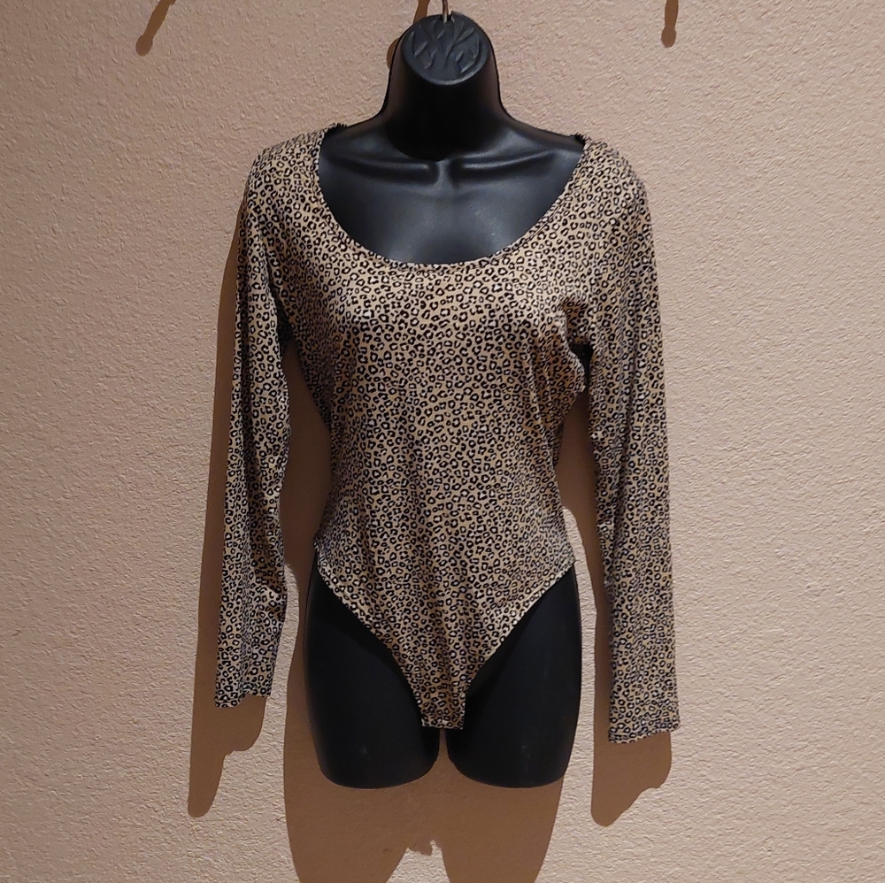 Long sleeve leopard print bodysuit